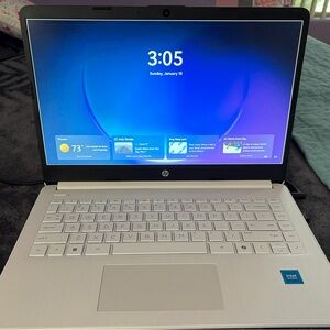 Like new Snow White hp laptop